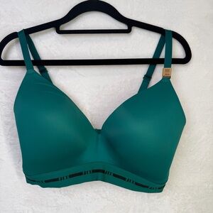 Victoria’s Secret PINK Wireless Bra 38DD Green Lightly Lined Comfort